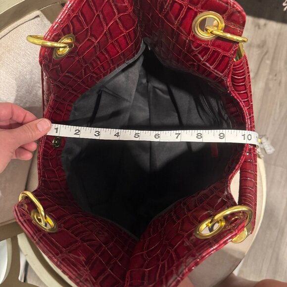 UE Red Faux Crocodile Print Bag W/Gold Hardware - Picture 12 of 13